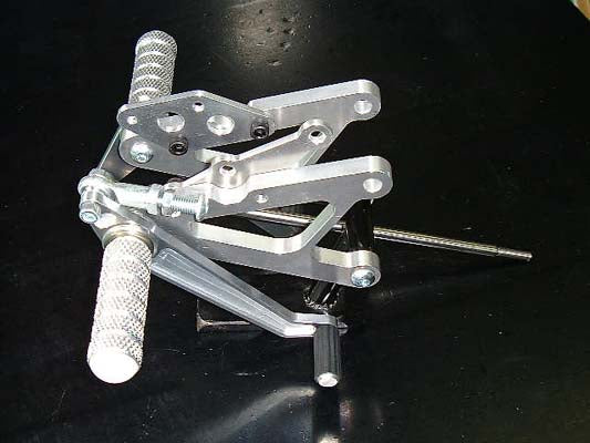 バトルファクトリー BATTLE.F ステップキット 1POSITION RGV250ガンマ 96- カタログ品番：P010-8291 メーカー品番：BA03-S01-96B