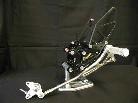 ウッドストック ウッドストック ステップキット 4POS CBR1000RR 04-07 カタログ品番：P012-7028 メーカー品番：WBS-H03-0B