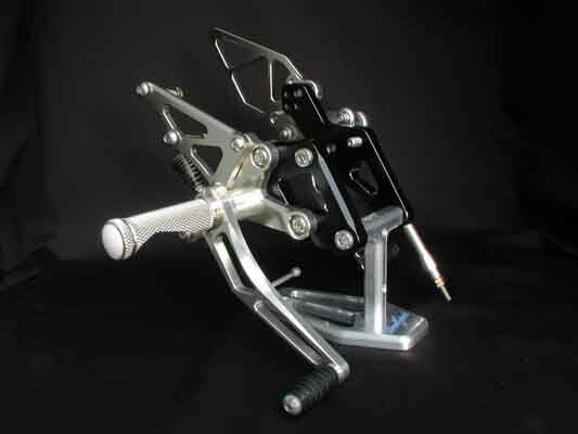 ウッドストック ウッドストック ステップキット 4POS ZZR1100(D) 93- カタログ品番：P012-7044 メーカー品番：WBS-K04-00