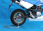 BATTLE.F バトルファクトリー リアスタンドSET フックタイプ レッド XR100MOTARD カタログ品番：P019-3903 メーカー品番：BA00-046-03R