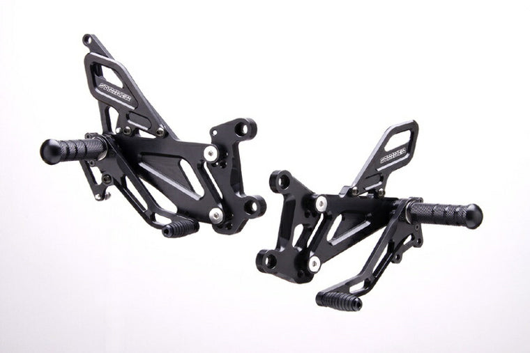 ストライカー ストライカー ステップキット BLK YZF-R1 07-08 カタログ品番：P020-1517 メーカー品番：SS-AA285B