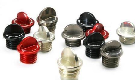 アエラ AELLA オイルフィラーキャップ RED トライアンフ ＊ROCKET3フカ カタログ品番：P036-7320 メーカー品番：AE-71003-RD