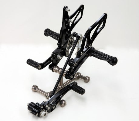 ケイファクトリー K-FACTORY ライディングステップ レースヨウ スーパーブラック GSXR600 06-08／750 08-09 カタログ品番：247MZBR010R メーカー品番：247MZBR010R