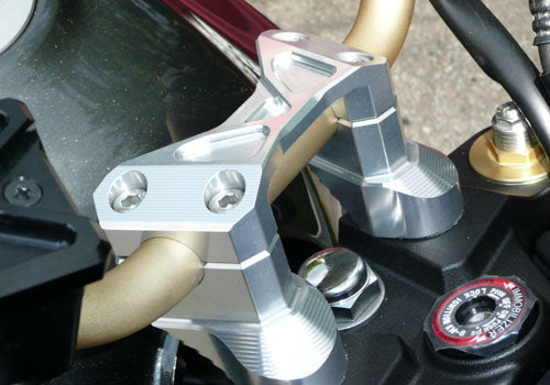 アグラス ハンドルアッパーブラケットSET シルバー ZRX1200DAEG