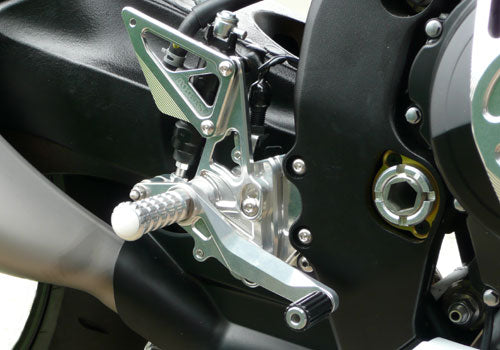 アグラス アグラス バックステップ 8ポジション GSXR1000 09-12 カタログ品番：P039-6923 メーカー品番：312-395-000