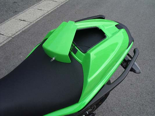 PLEASURE プレジャー シングルシートシェル パールホワイト Ninja400R ER-4n 11-13 ER-6f 09-10 ER-6n 09- カタログ品番：P042-9938 メーカー品番：PK31707