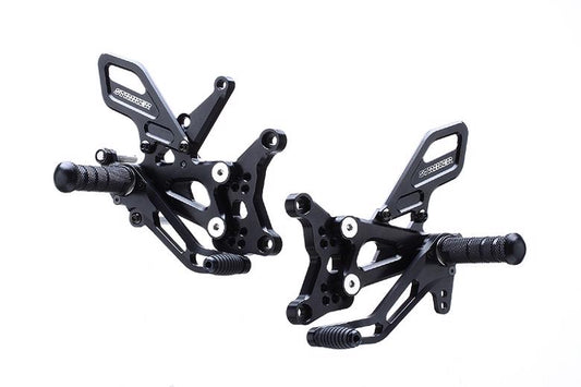 STRIKER ストライカー ステップキット BLK ZX-6R 09- カタログ品番：P043-8809 メーカー品番：SS-AA2110B