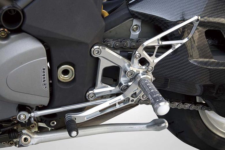 ケイファクトリー K-FACTORY ライディングステップ アルミ／Mシルバー ブルターレ750S カタログ品番：601MZBR052N メーカー品番：601MZBR052N