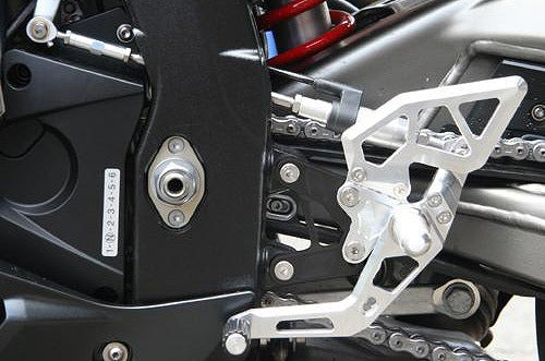 アエラ AELLA ライディングステップキット ホワイト S1000RR カタログ品番：P044-1698 メーカー品番：AE-10056-WT