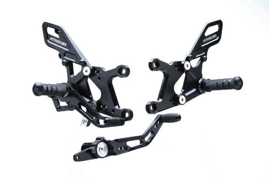 ストライカー ストライカー ステップキット BLK YZF-R1 09-14 カタログ品番：P044-6140 メーカー品番：SS-AA2106B