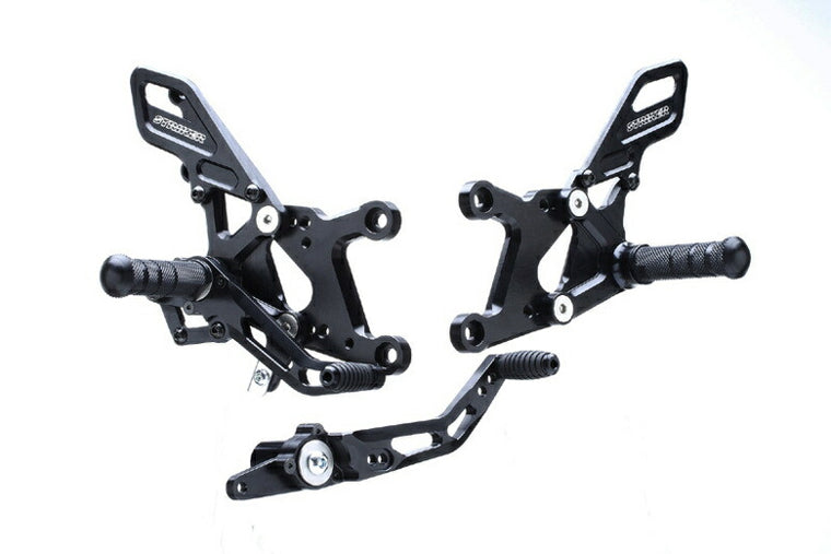 ストライカー ストライカー ステップキット BLK YZF-R1 09-14 カタログ品番：P044-6140 メーカー品番：SS-AA2106B