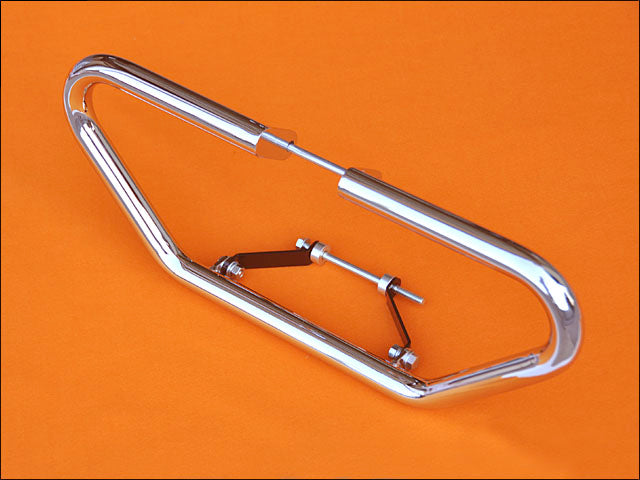 シックデザイン エンジンガード クローム FTR223