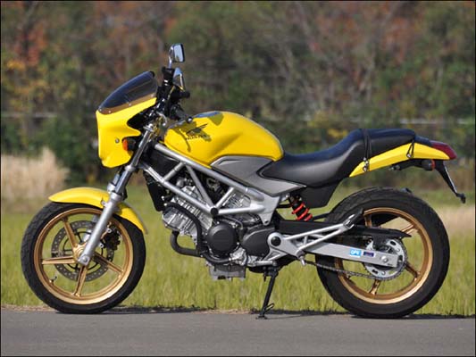 CHIC DESIGN シックデザイン ロードコメット DシルバーM スモーク VTR 09- カタログ品番：RC34B-DSVM/2 メーカー品番：RC34B-DSVM/2