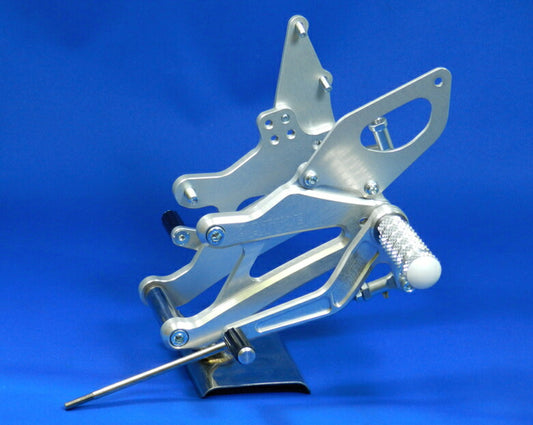 バトルファクトリー BATTLE.F ステップホルダーセット 4P 正 逆シフト CBR250R 11- カタログ品番：P053-2264 メーカー品番：BA03-H13-11A