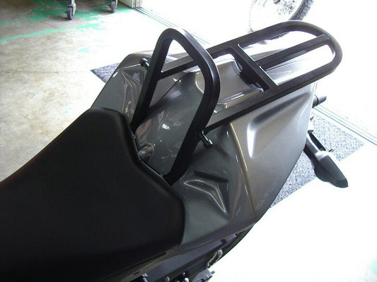 プレジャー プレジャー リヤキャリア メタリックムーンダストグレー Ninja250 13- Z250 13- カタログ品番：P056-9858 メーカー品番：PK32102