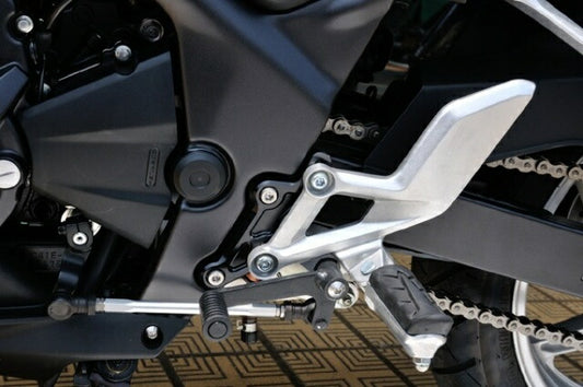 ウッドストック ウッドストック STDステップオフセットプレート CBR250R 11- カタログ品番：P060-3110 メーカー品番：OSP-H12-BK