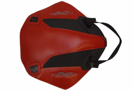 バグスター BAGSTER タンクカバー レッド マットブラック NC700X (12) カタログ品番：1631D メーカー品番：1631D