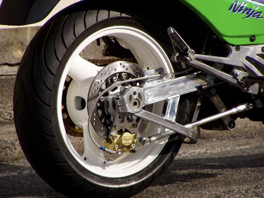 SPEC ENG スペックエンジニアリング スイングアーム下スタビ T-1 GPZ900Rパウダーコート半ツヤBK カタログ品番：P065-4106 メーカー品番：30249