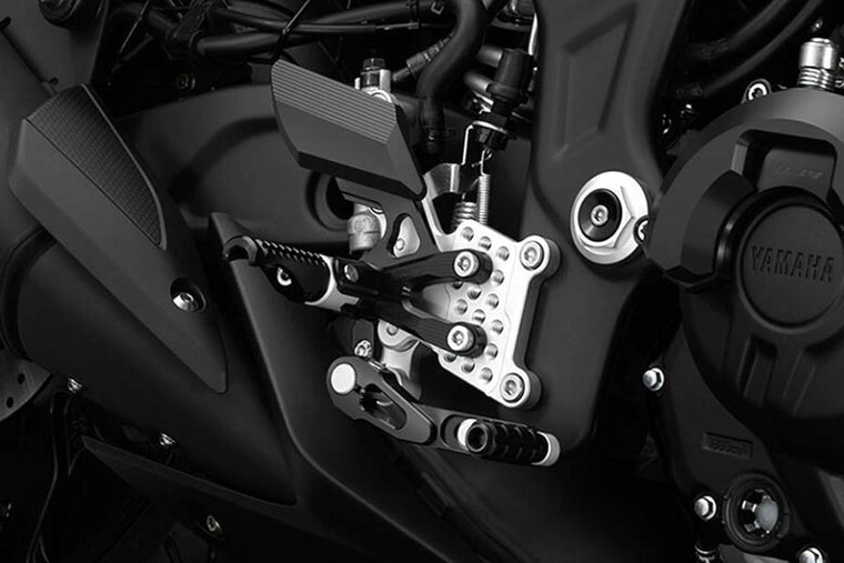 バイカーズ BIKERS バックステップ ブラック YZF-R25 R3 MT-25 03 15-20 カタログ品番：BK-Y185-BLK メーカー品番：Y0185-BLK
