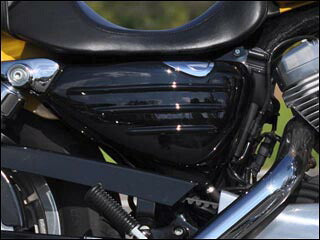 CHIC DESIGN シックデザイン ティーラ サイドカバー ツヤアリBLK XL1200N 14- カタログ品番：XL-SC2-BK メーカー品番：XL-SC2-BK