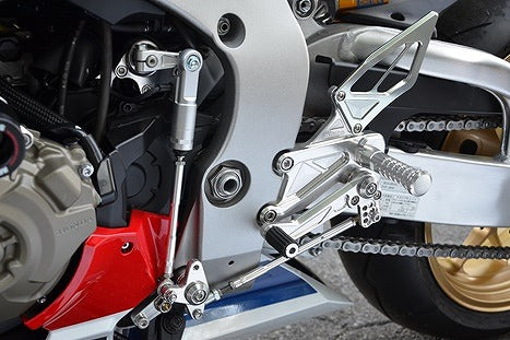 アグラス アグラス バックステップ CBR1000RR SP 17 カタログ品番：P081-0125 メーカー品番：312-180-000
