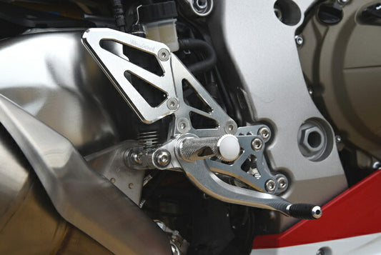ウッドストック ウッドストック バックステップキット 4POS SIL CBR1000RR 17 カタログ品番：P083-0716 メーカー品番：WBS-H13-SL