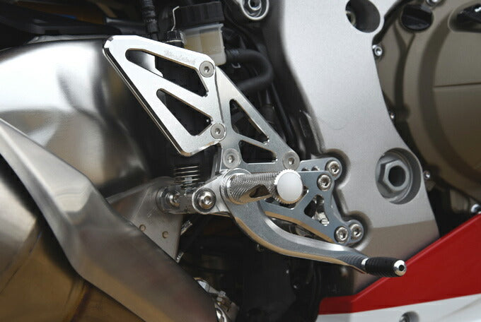 ウッドストック ウッドストック バックステップキット 4POS SIL CBR1000RR 17 カタログ品番：P083-0716 メーカー品番：WBS-H13-SL