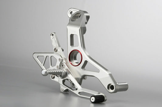 アエラ AELLA ライディングステップキット ホワイト モンスター1200R カタログ品番：P090-5617 メーカー品番：AE-10082-WT
