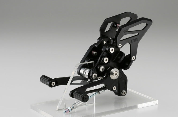 アエラ AELLA ライディングステップキット ブラック R1200R RS 15-(ノーマルステップ流用タイプ) カタログ品番：P090-5629 メーカー品番：AE-10086-BK