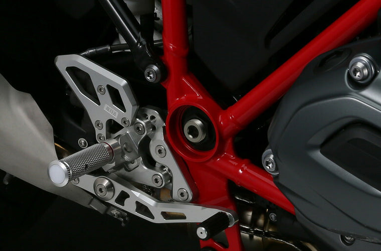 アエラ AELLA ライディングステップバーキット 丸筒 R1200R RS 15-(丸筒タイプ ホワイト) カタログ品番：P090-5632 メーカー品番：AE-10088A-WT
