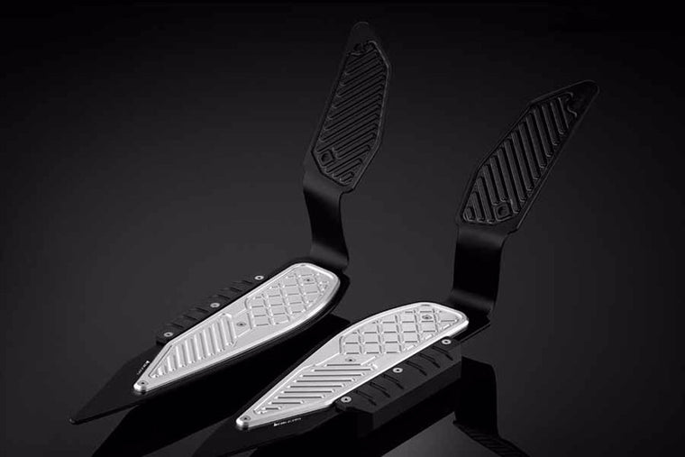 バイカーズ BIKERS フットプレート 左右セット BLK SLV XMAX 18-20 カタログ品番：BK-Y0316-BLK-SLV メーカー品番：Y0316-BLK-SLV