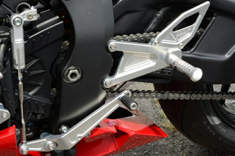 アグラス アグラス バックステップ CBR1000RR-R 20 カタログ品番：P103-1716 メーカー品番：312-182-000