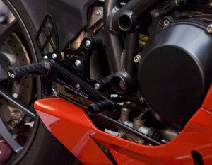 アールアンドジー R＆G 可変レーシングステップキット ブラック DUCATI 848 1098 1198 カタログ品番：P047-4150 メーカー品番：RG-RSET11BK