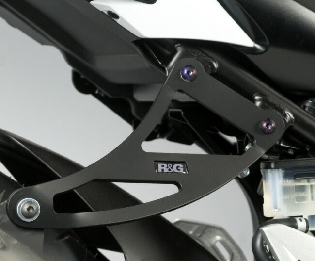 アールアンドジー R＆G エキゾーストハンガー ブラック GSR750 11-16 カタログ品番：P054-0802 メーカー品番：RG-EH0050BK