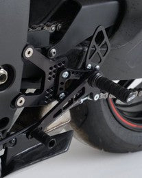 アールアンドジー R＆G 可変レーシングステップキット ブラック ZX-6R 05-12 ZX-6R 636 13-(ABS不可) カタログ品番：P056-2253 メーカー品番：RG-RSET18BK
