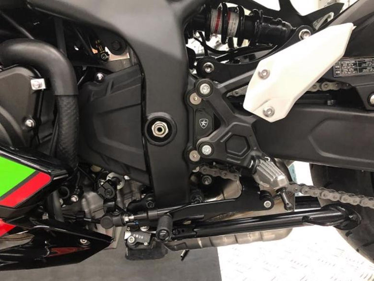 トリックスター トリックスター セットバックプレート Ninja ZX-25R カタログ品番：P102-5394 メーカー品番：BS-034-SBP