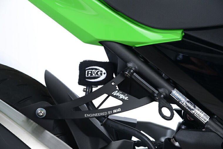 アールアンドジー R＆G エキゾーストハンガー ブラック Ninja250 400 18-・Z250 400 18- カタログ品番：P089-6852 メーカー品番：RG-EH0085BK