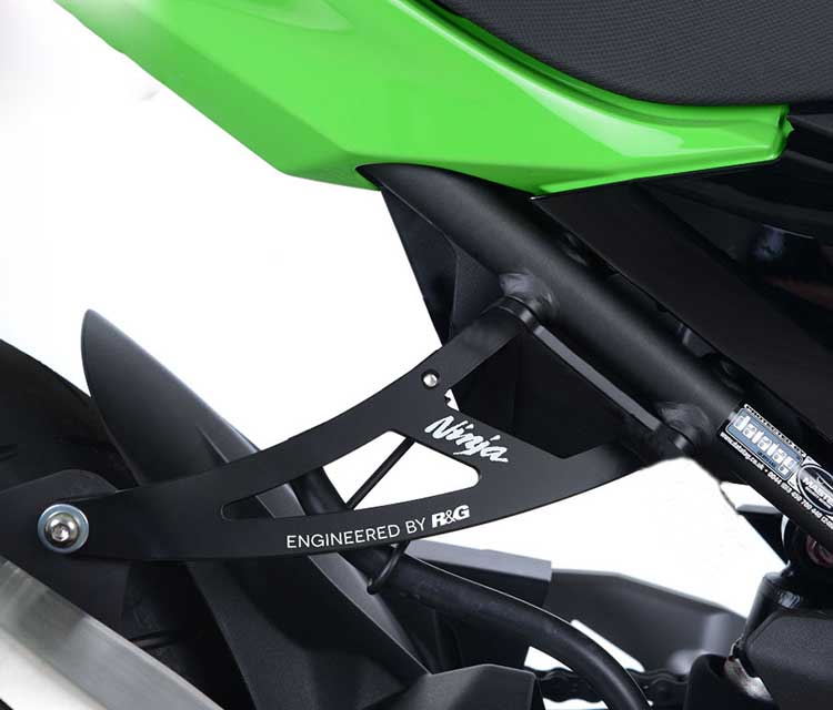 アールアンドジー R＆G エキゾーストハンガー ブラック Ninja250 400 18-・Z250 400 18- カタログ品番：P089-6853 メーカー品番：RG-EH0085BKA