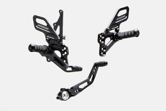 ストライカー ストライカー ステップキットType2 BLK GSXR1000 09-12 GSXR600 750 11- カタログ品番：P079-2708 メーカー品番：SS-AA2105B2