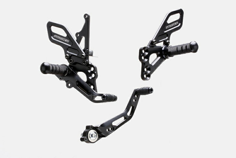 ストライカー ストライカー ステップキットType2 BLK GSXR1000 09-12 GSXR600 750 11- カタログ品番：P079-2708 メーカー品番：SS-AA2105B2