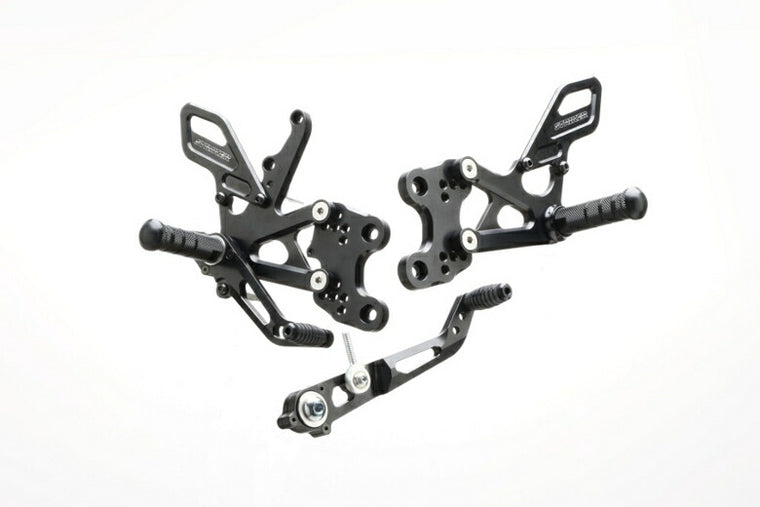 ストライカー ストライカー ステップキット BLK GSXR1000 R 17 カタログ品番：P083-4388 メーカー品番：SS-AA2138B