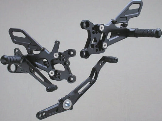 ストライカー ストライカー ステップキット BLK YZF-R6 17 カタログ品番：P083-5244 メーカー品番：SS-AA2140B