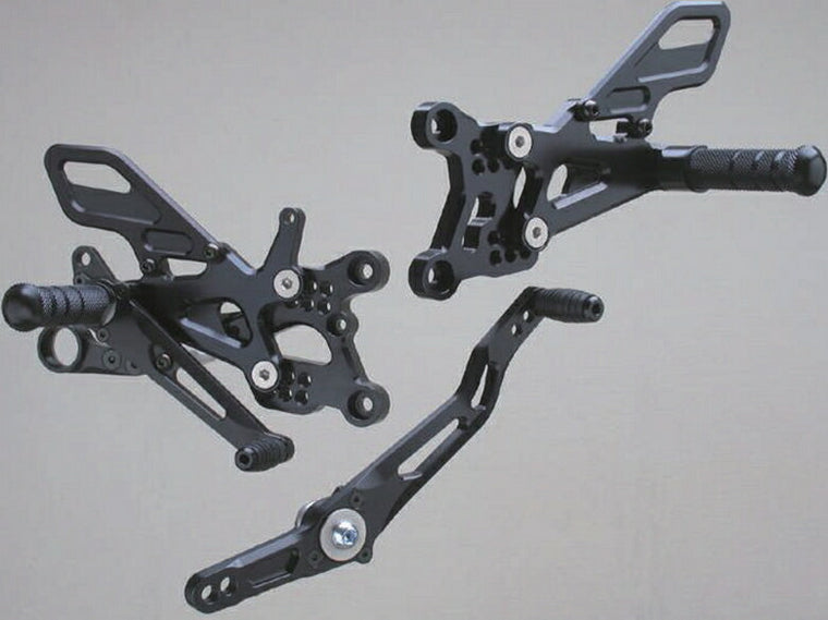 ストライカー ストライカー ステップキット BLK YZF-R6 17 カタログ品番：P083-5244 メーカー品番：SS-AA2140B