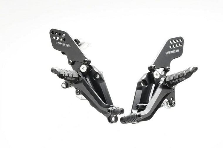 ストライカー ストライカー STCステップキット BLK CB1300SF SB ABS 03-18 カタログ品番：P096-5627 メーカー品番：SS-ST253B