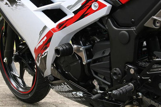 STRIKER ストライカー ガードスライダーロア ALL BLK Ninja250 ABS 13-17 Z250 13- カタログ品番：P083-0076 メーカー品番：SS-GS117B-F3