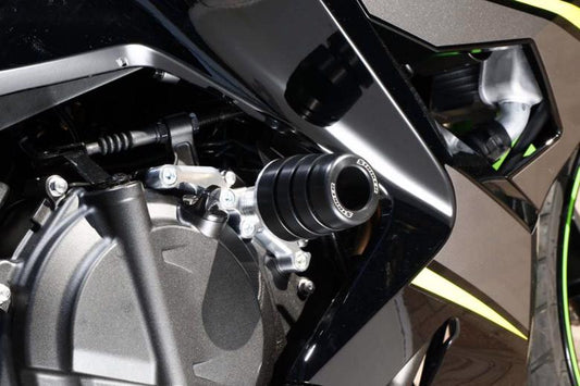 STRIKER ストライカー ガードスライダー NINJA250 18 NINJA400 18 カタログ品番：P087-3934 メーカー品番：SS-GS143A-F2