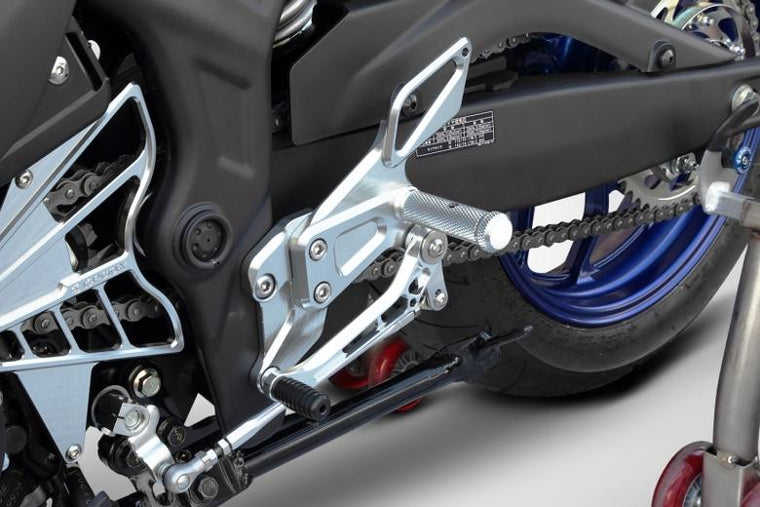 ケイファクトリー K-FACTORY ライディングステップ メタリックシルバー YZF-R25 カタログ品番：344MZBR101N メーカー品番：344MZBR101N
