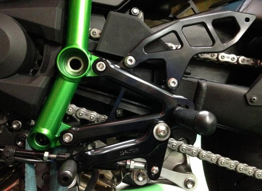 ケイファクトリー K-FACTORY ライディングステップ スーパーブラック Ninja H2 カタログ品番：172MZBR107R メーカー品番：172MZBR107R