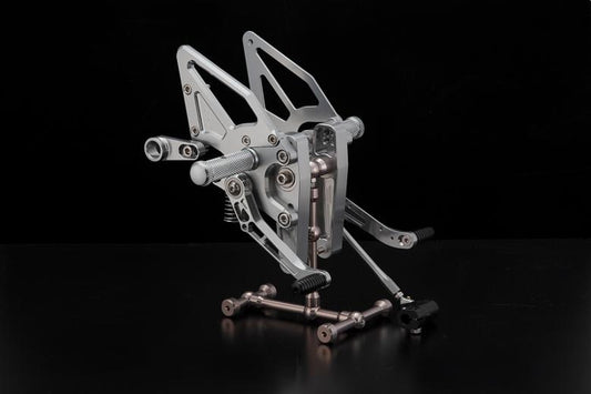 ケイファクトリー K-FACTORY ライディングステップ メタリックシルバー GROM 16- ストリート カタログ品番：071MZBR120N メーカー品番：071MZBR120N