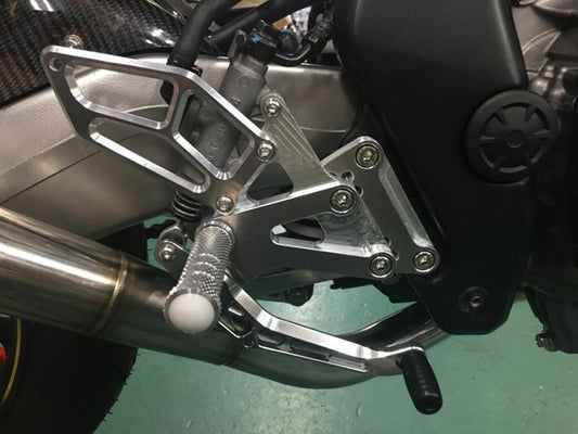 ケイファクトリー K-FACTORY ライディングステップ メタリックシルバー CBR250RR 17 カタログ品番：073MZBR128N メーカー品番：073MZBR128N